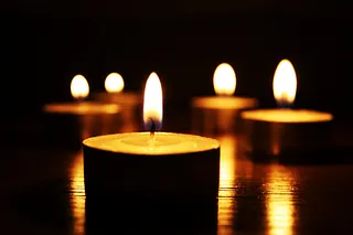 Fyrfadslys i mørket